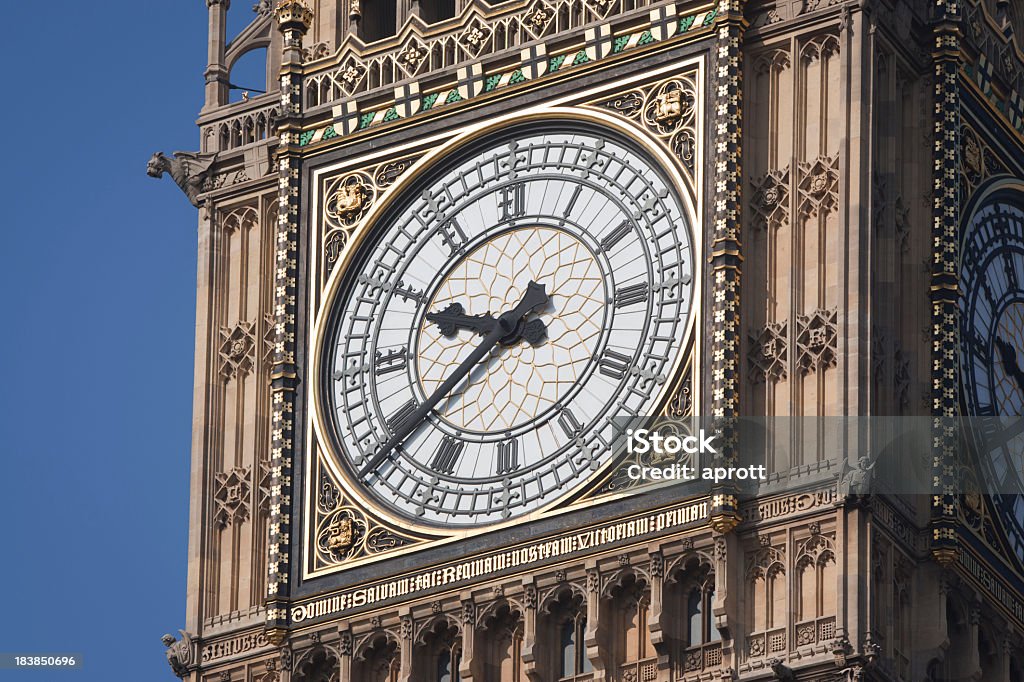 Big Ben tower reloj en primer plano - Foto de stock de Azul libre de derechos
