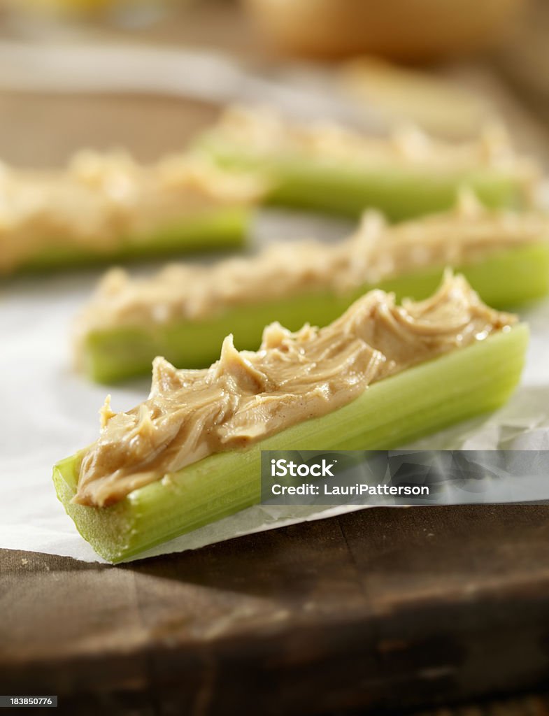 Peanut Butter auf Sticks von Sellerie - Lizenzfrei Erdnussbutter Stock-Foto