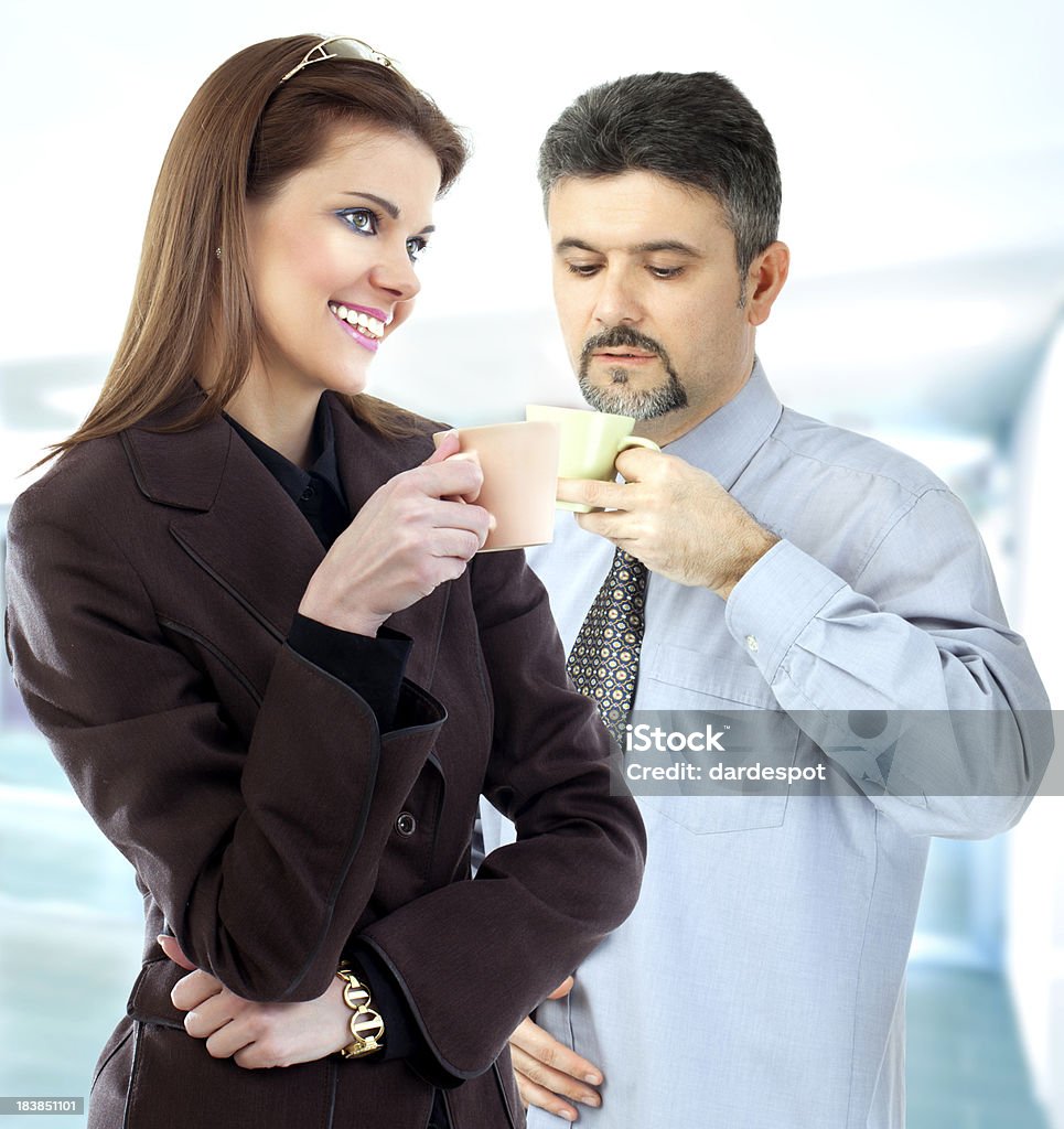 Pessoas de negócios durante o intervalo para café - Foto de stock de 30 Anos royalty-free