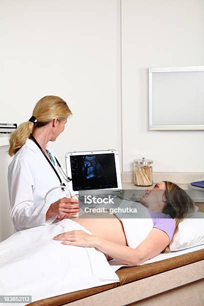 超音波手順 - 妊娠のストックフォトや画像を多数ご用意 - 妊娠, 超音波検査, 女医