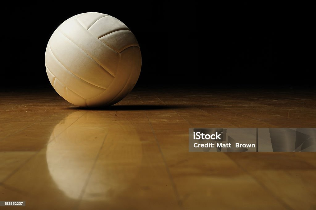 Volleyball in einem leeren Fitnessraum - Lizenzfrei Volleyball - Mannschaftssport Stock-Foto