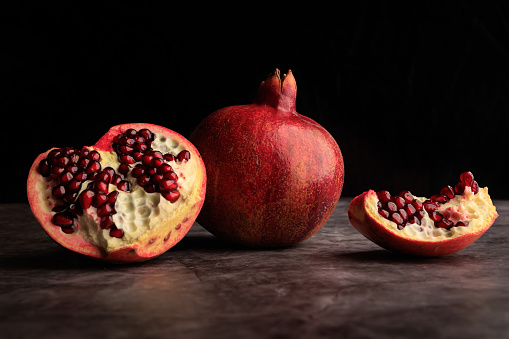 Pomegranate fine art studio light