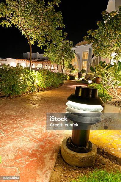 Hotel De Lujo Ruta Foto de stock y más banco de imágenes de Iluminado - Iluminado, Paisaje no urbano, Palmera