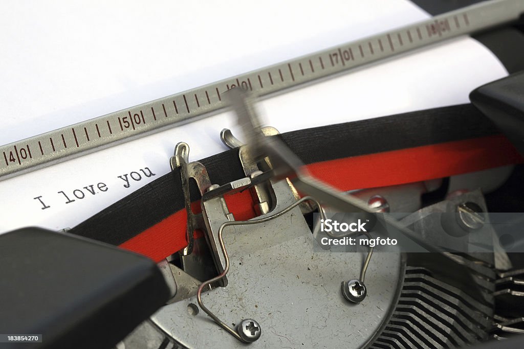 Ancienne machine à écrire en gros plan - Photo de Antiquités libre de droits