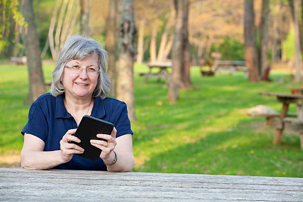 E-book w parku – zdjęcie