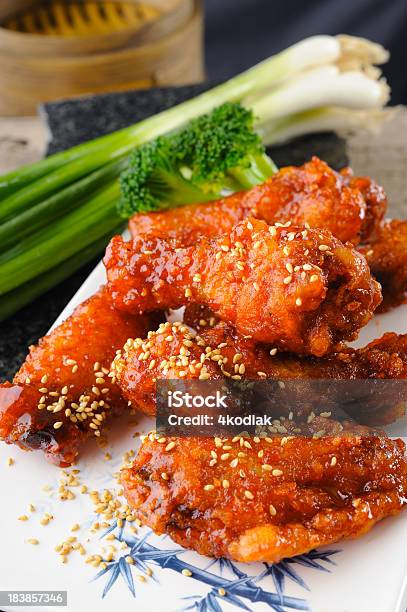 Жареная Курица — стоковые фотографии и другие картинки Культура Кореи - Культура Кореи, Жареная курица, Домашние куры