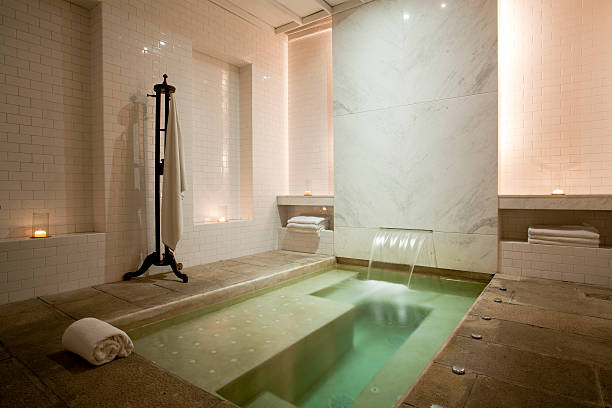 baño de lujo en el spa - hotel clean home interior bathroom fotografías e imágenes de stock