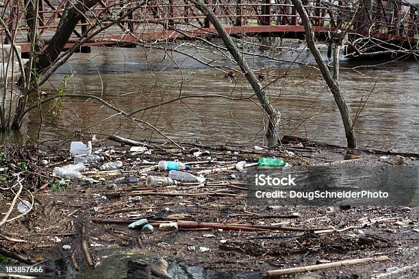 Zalane Rzeka Śmieci - zdjęcia stockowe i więcej obrazów Odpady - Odpady, Powódź, Rzeka