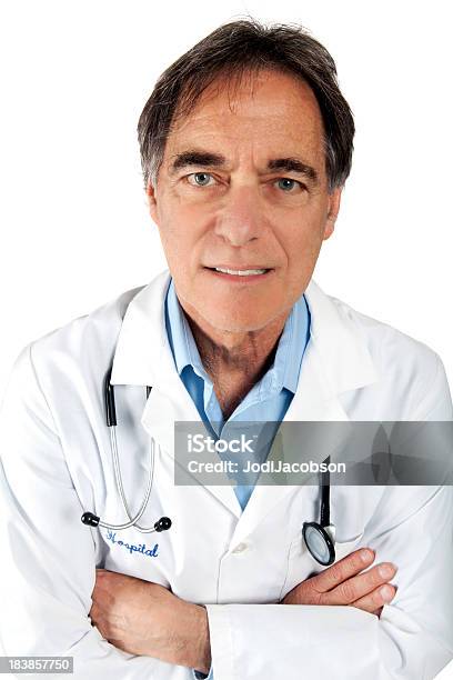 Médico Cordial Sonrisa Con Dientes Foto de stock y más banco de imágenes de Fondo blanco - Fondo blanco, Actitud, Adulto