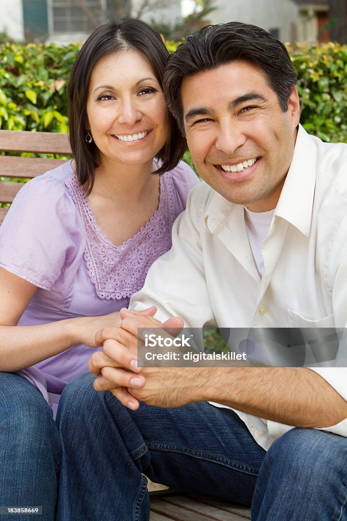 Couple hispanique - Photo de Adulte libre de droits