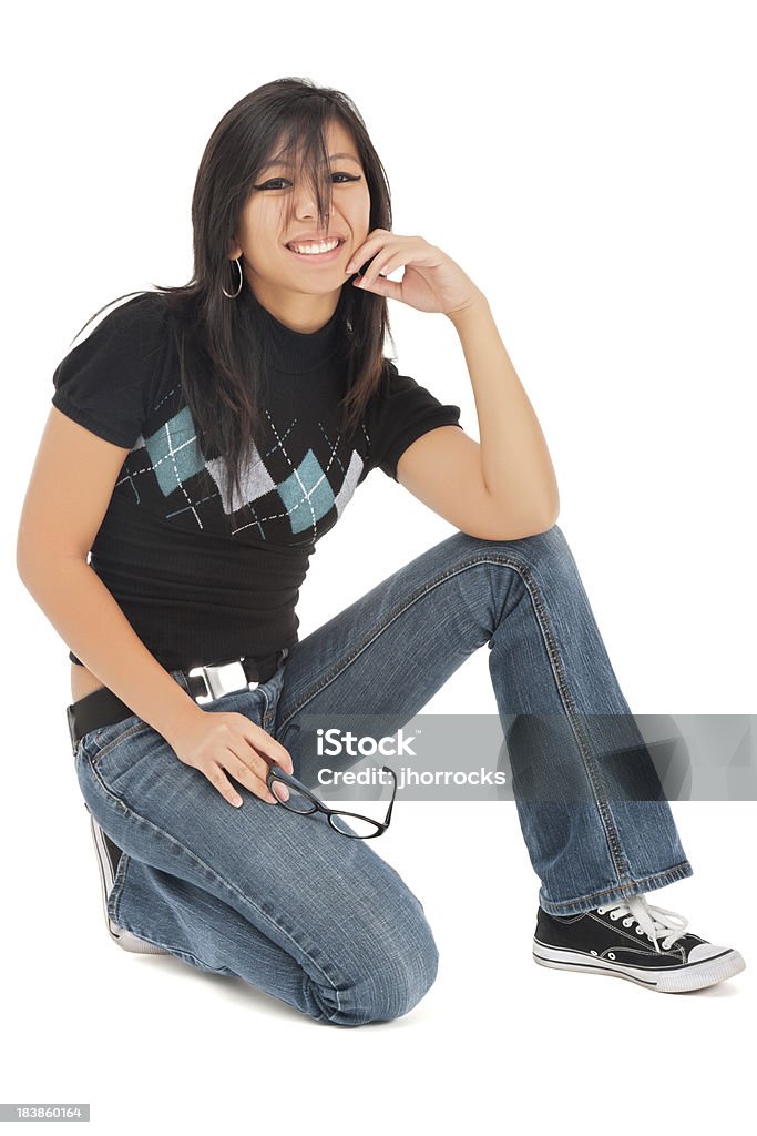 Cool joven Casual mujer asiática sentado en el suelo - Foto de stock de Chica adolescente libre de derechos