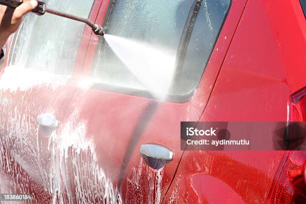 Autolavaggio - Fotografie stock e altre immagini di Acqua - Acqua, Automobile, Rosso