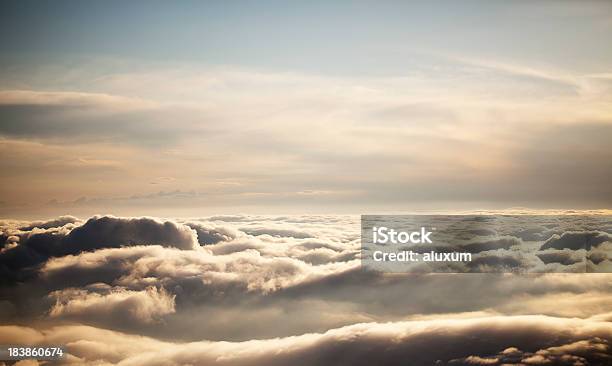 Panorama Di Nuvole Al Tramonto - Fotografie stock e altre immagini di Panorama di nuvole - Panorama di nuvole, Cielo, Composizione orizzontale