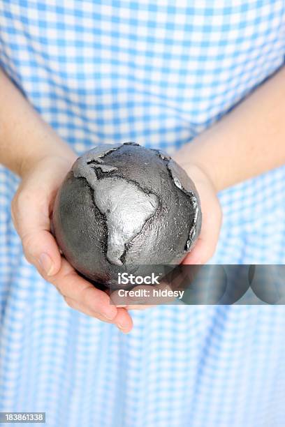 Foto de Mundo Em Mãos e mais fotos de stock de Azul - Azul, Conceito, Cuidado