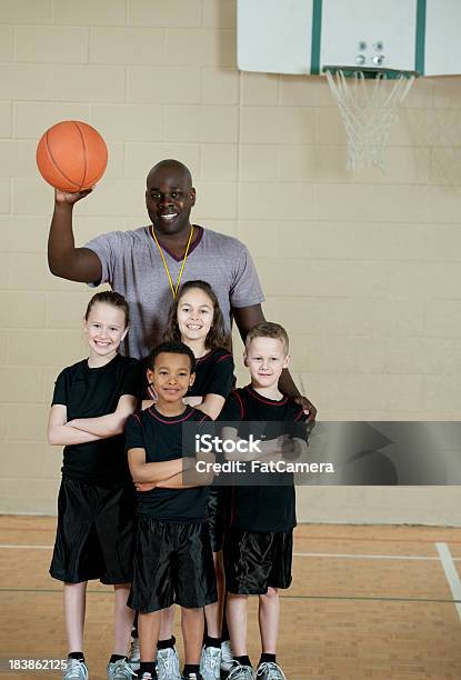 ジムのクラス - スポーツ バスケットボールのストックフォトや画像を多数ご用意 - スポーツ バスケットボール, バスケットボールのボール, 教師