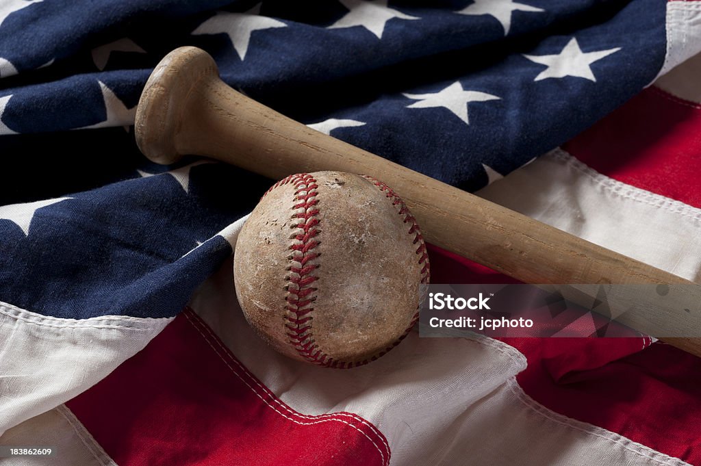 baseball und bat auf amerikanische Flagge - Lizenzfrei Alt Stock-Foto