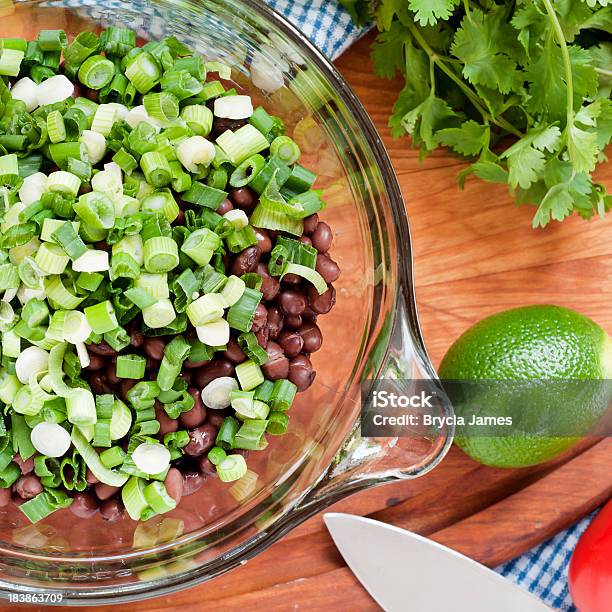 Fare Da Sopra Insalata Di Fagioli Neri - Fotografie stock e altre immagini di Alimentazione sana - Alimentazione sana, Articoli casalinghi, Cibi e bevande