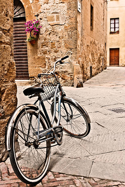 istock Old Bicycle in an Ancient Tuscan Village, Italy 183864209