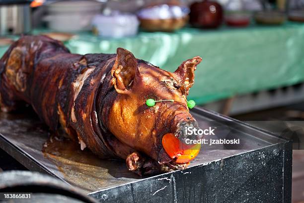 Gebratene Schwein Stockfoto und mehr Bilder von Schwein - Schwein, Am Spieß gebraten, Geröstet