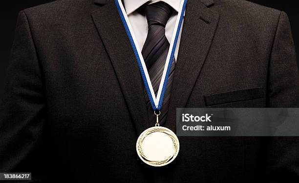 Pomyślnej Biznesmen - zdjęcia stockowe i więcej obrazów Biznesmen - Biznesmen, Złoty medal, Biznes