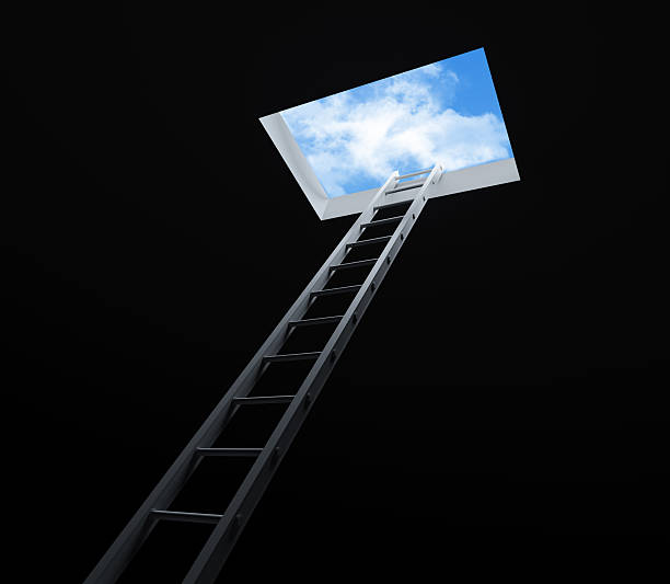 escalera moviendo hacia arriba - escapar fotografías e imágenes de stock