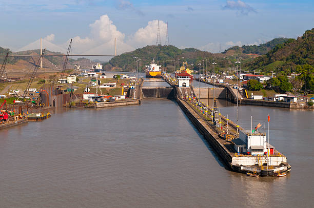 다가오는 pedro 미구 엘을 잠금 의 파나마운하 - panama canal panama canal construction 뉴스 사진 이미지