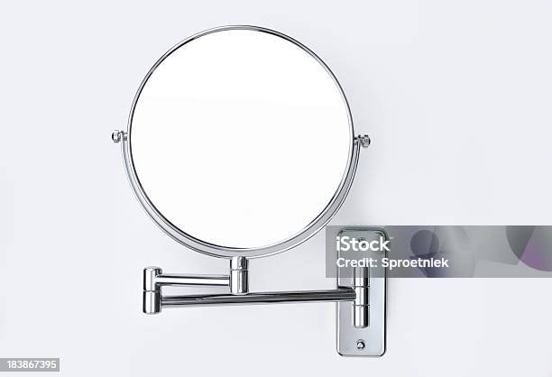 円形壁掛け式の鏡 - ひげそり用鏡のストックフォトや画像を多数ご用意 - ひげそり用鏡, 白背景, 鏡