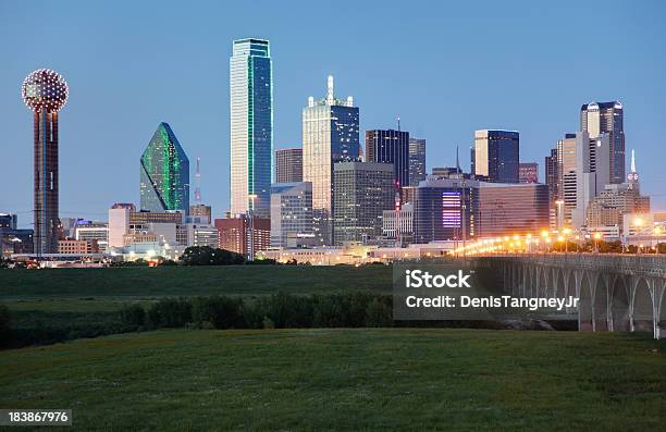 Dallas - Fotografias de stock e mais imagens de Dallas - Dallas, Horizonte Urbano, Ao Ar Livre