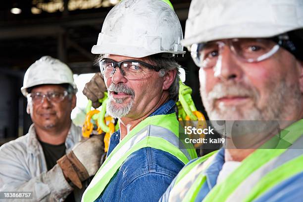 Arbeiter In Der Fabrik Stockfoto und mehr Bilder von Fabrik - Fabrik, Arbeiter, Bauarbeiter