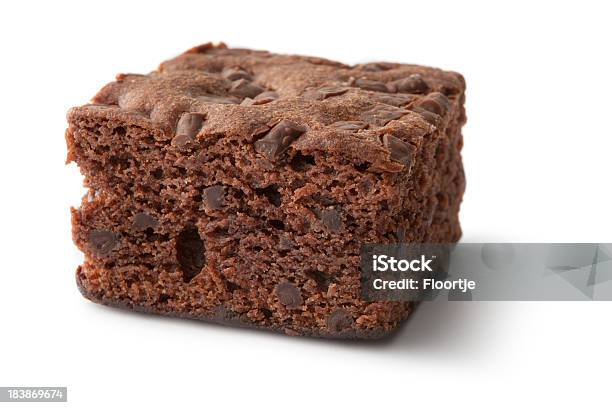 Folheado Com Creme Brownie Guides - Fotografias de stock e mais imagens de Bolo Seco de Chocolate - Bolo Seco de Chocolate, Figura para recortar, Fundo Branco