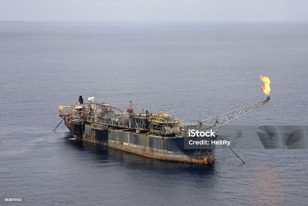 海上で石油掘削装置 - オイルタンカーのロイヤリティフリーストックフォト