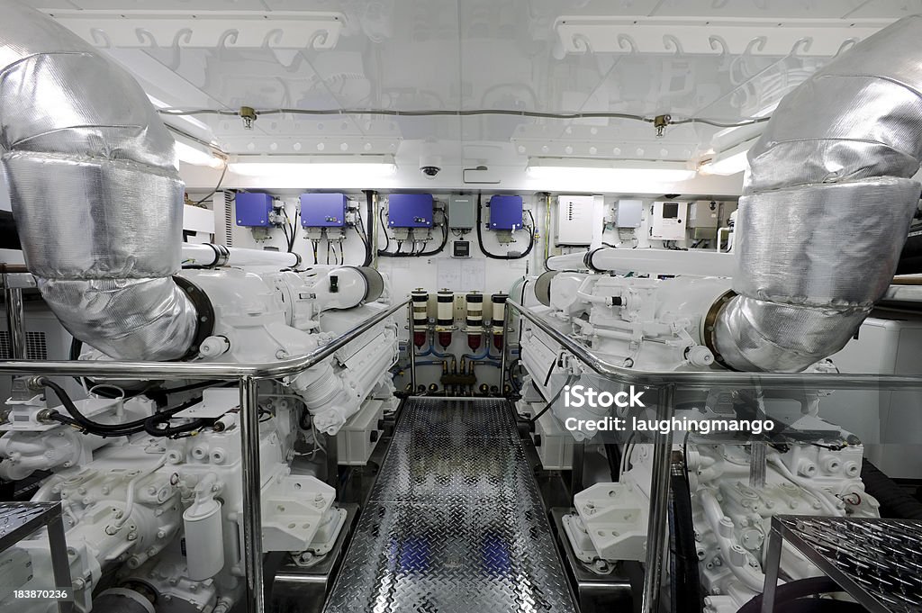 motor yacht Salle des machines - Photo de Salle des machines libre de droits