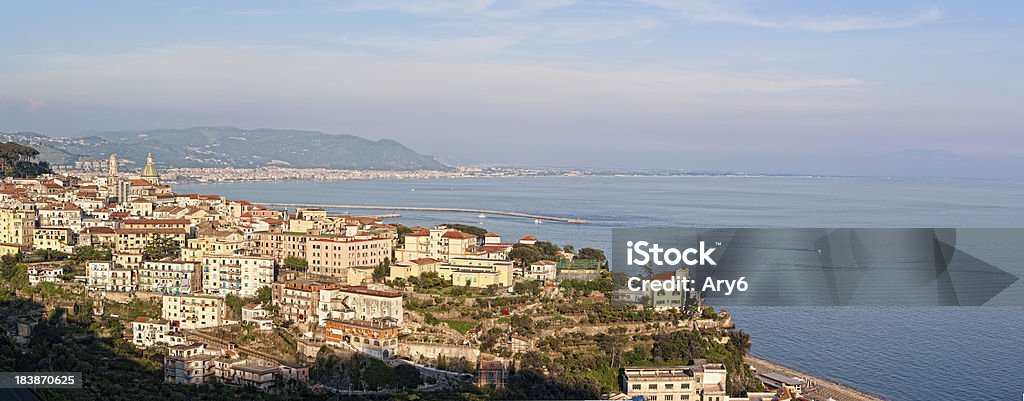 Vietri sul Mare Vista dal Mare (costiera amalfitana, Italia - Foto stock royalty-free di Amalfi