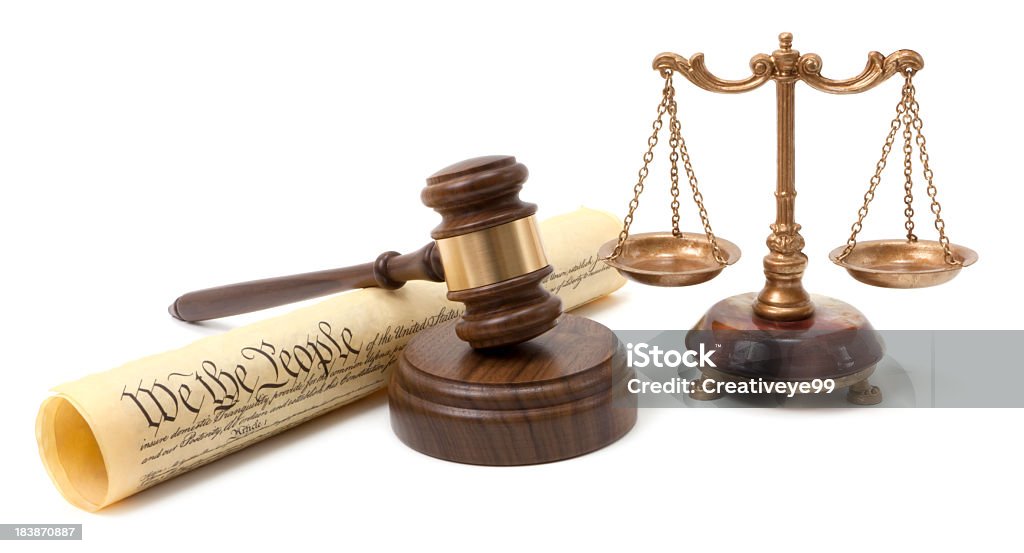 Молоток судьи и Шкалы Справедливости - Стоковые фото Конституция США роялти-фри