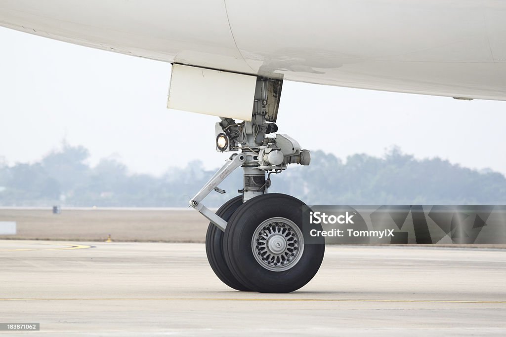 Boeing 747 nose landing gear Nose landing gear of Boeing 747-400 Wheel Stock Photo