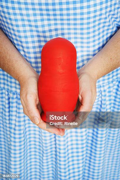 Matryoshka Vermelho Boneca - Fotografias de stock e mais imagens de Azul - Azul, Boneca, Boneca Russa