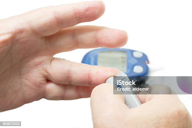 Foto de Sangue Glucose Testar Monitor e mais fotos de stock de Analisar - Analisar, Beleza, Cuidado