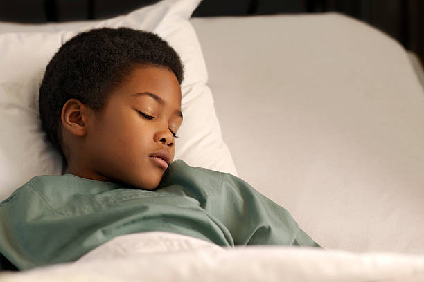 istock Little boy sleeping in the hospital 183872438
