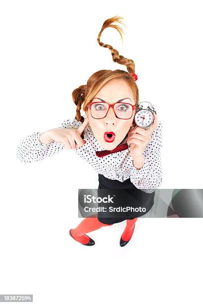 Frikis Empresaria Sorprendida Holdin Pequeño Reloj Foto de stock y más banco de imágenes de 30-34 años - 30-34 años, Adulto, Adulto joven