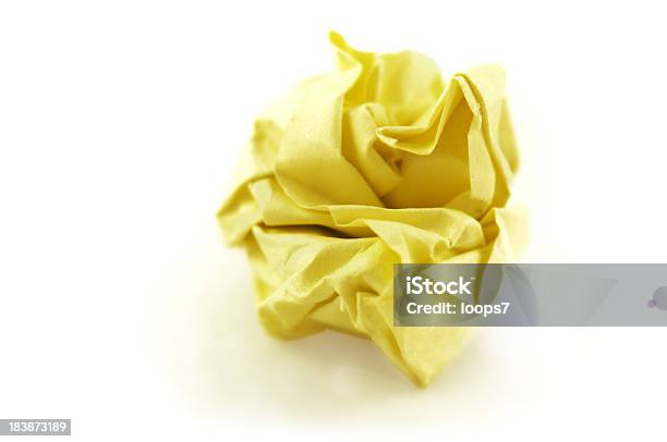 Papel Amarrotado - Fotografias de stock e mais imagens de Amarrotado - Amarrotado, Bola de Papel, Branco