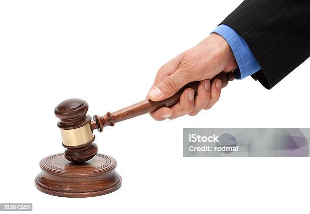 Gvael E Mão - Fotografias de stock e mais imagens de Martelo de Juiz - Martelo de Juiz, Martelo - Ferramenta de Mão, Fundo Branco