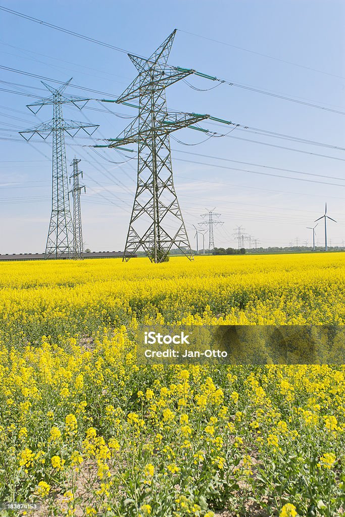 High voltage power lines - Lizenzfrei Achtung Hochspannung Stock-Foto