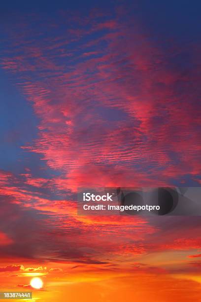 Puesta De Sol Foto de stock y más banco de imágenes de Adivinación - Adivinación, Aire libre, Ambiente atmosférico