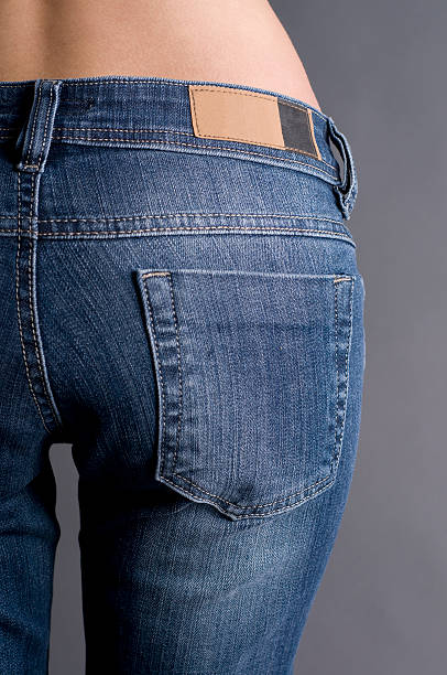 jeans con etichetta vuota - pantaloni aderenti foto e immagini stock