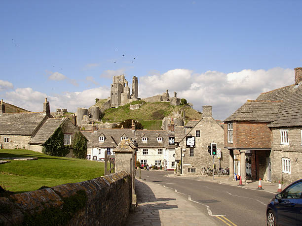 picture post カード corfe 城の眺め - corfe castle ストックフォトと画像