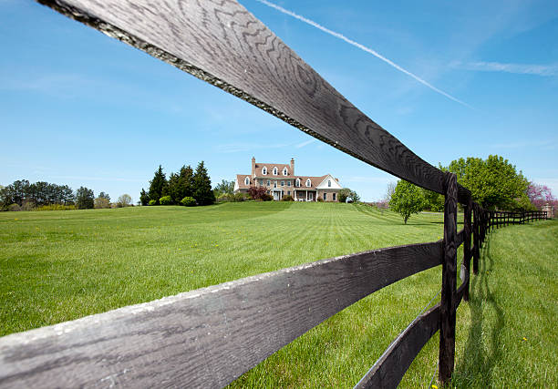 istock Rural Farm House in America 183880025