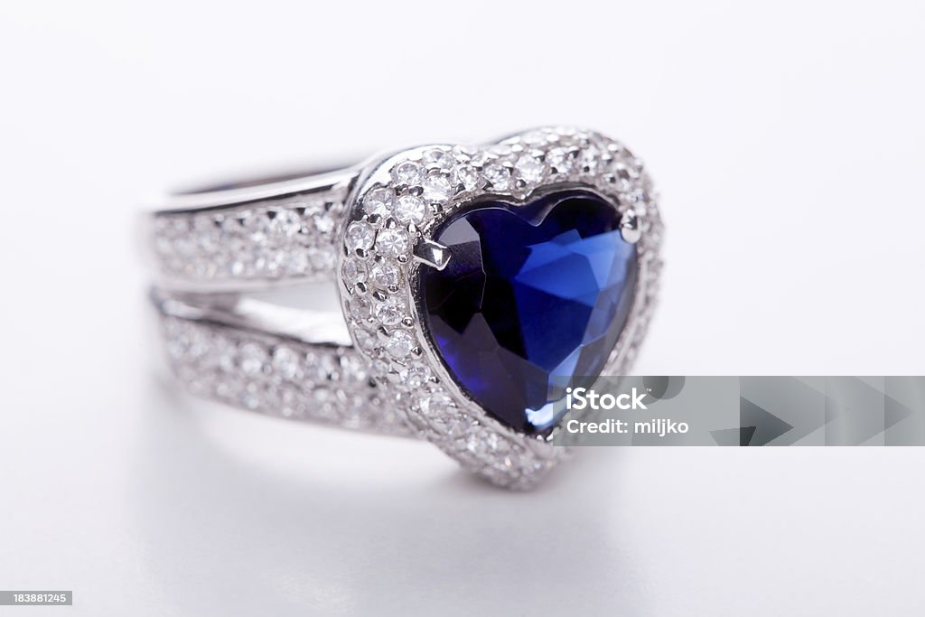 Mode-ring mit blauen Herzförmiger Schmuckstein - Lizenzfrei Blau Stock-Foto