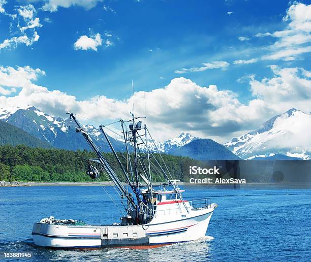 Fischerboot Stockfoto und mehr Bilder von Fischereiindustrie - Fischereiindustrie, Wasserfahrzeug, Fischen