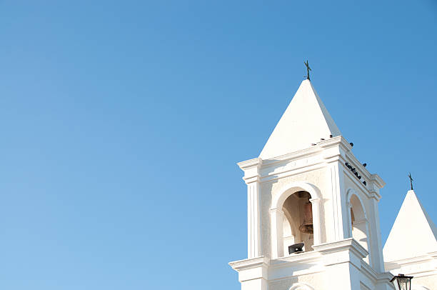 la iglesia católica bell tower en san josé del cabo - town san jose del cabo mexico color image fotografías e imágenes de stock