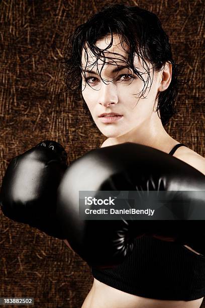 Fêmea Boxer - Fotografias de stock e mais imagens de Boxe - Desporto - Boxe - Desporto, Guerreiro, Mulheres